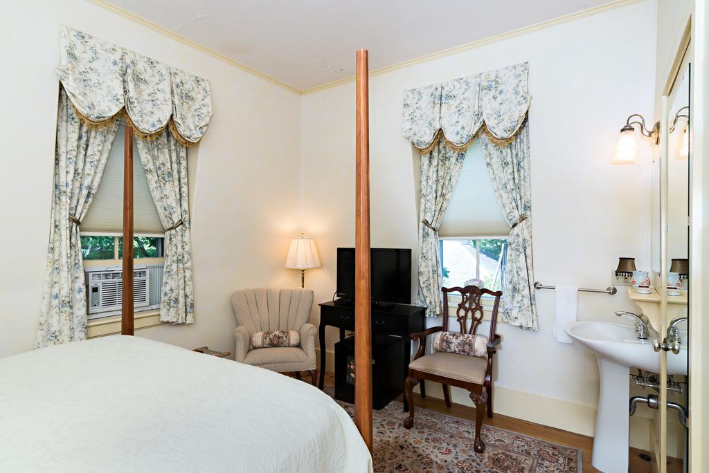 Silver Fountain Inn Довер Экстерьер фото