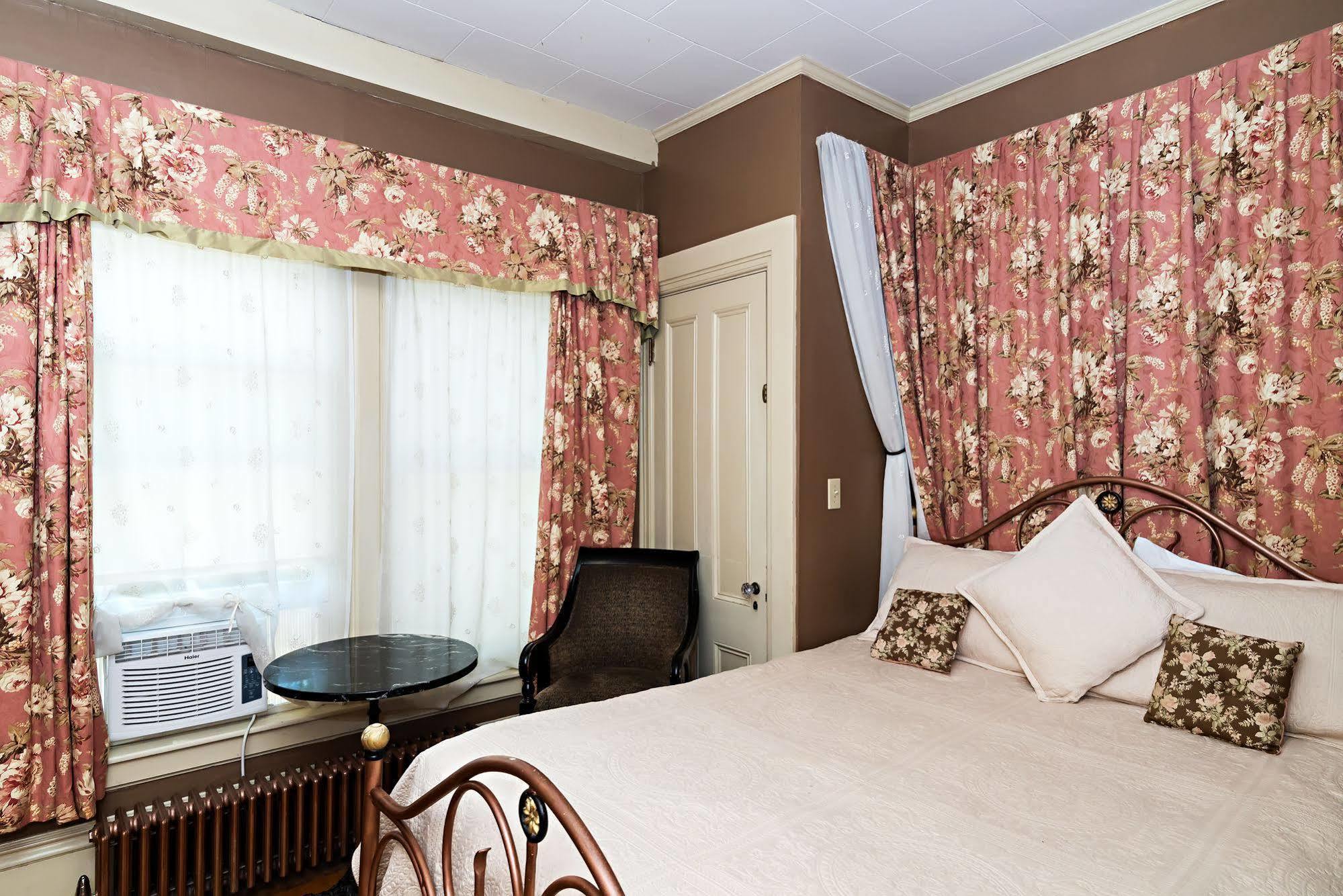 Silver Fountain Inn Довер Экстерьер фото