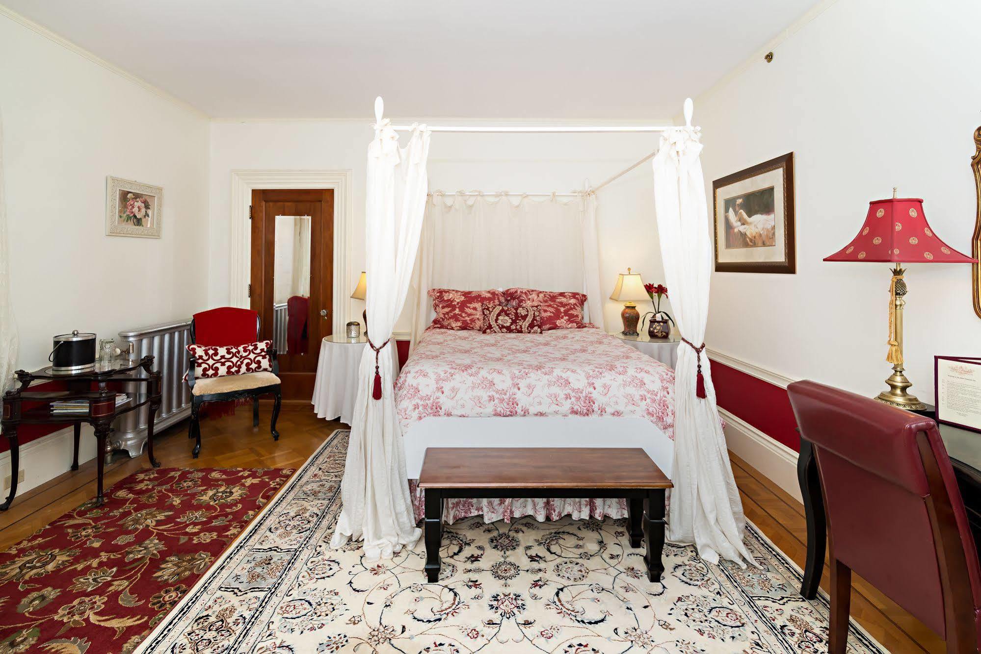 Silver Fountain Inn Довер Экстерьер фото
