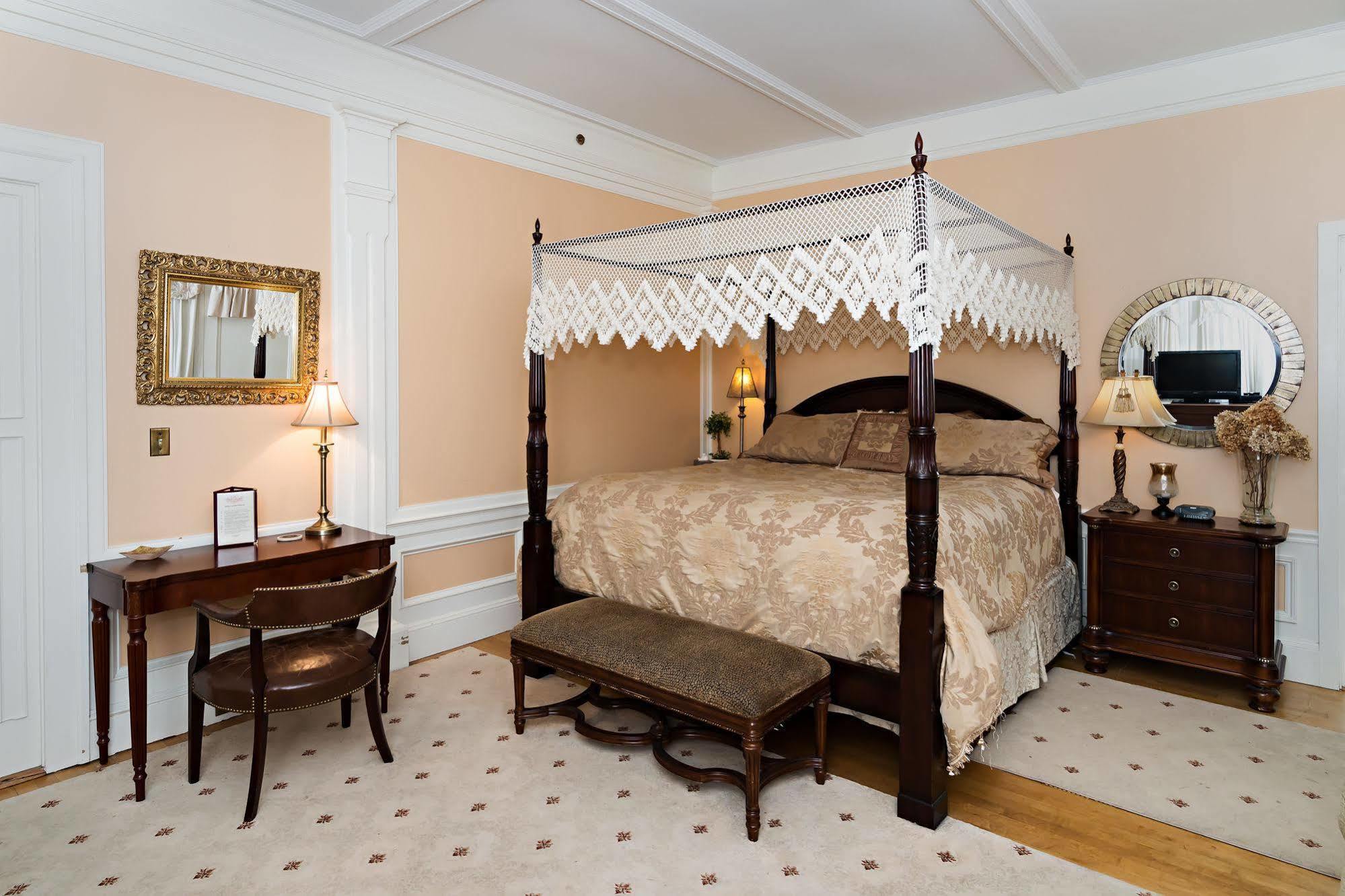 Silver Fountain Inn Довер Экстерьер фото